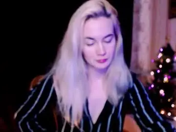 Chaturbate Live Sex Cam of carinfox