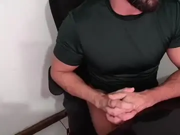Chaturbate Free Porn Cam of beard_top_guy