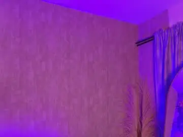 Chaturbate Live Sex Cam of pixy_20