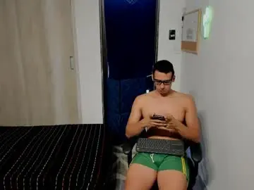 Chaturbate Sex Cam of travis_bakerr