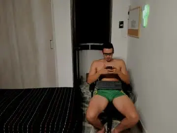 Chaturbate Live Sex Cam of travis_bakerr
