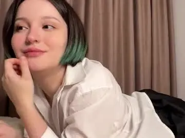 Chaturbate Live Sex Cam of cute_emiliya