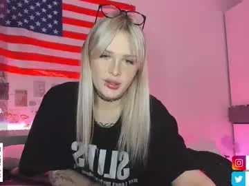 Chaturbate Sex Cam of krisi_myrr