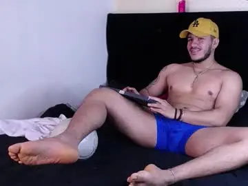 Chaturbate Live Sex Cam of ariies13