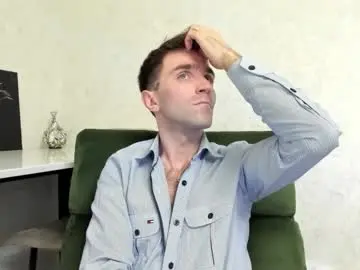 Chaturbate Live Sex Cam of mikhaaaeel