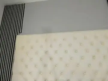 Chaturbate Live Sex Cam of luna_and_banji