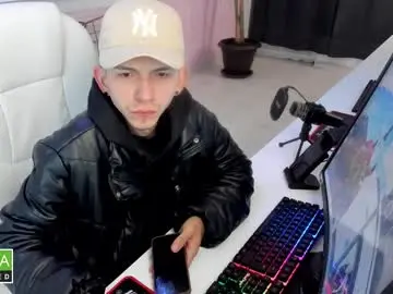 Chaturbate Best live sex cam show of smallgiant26