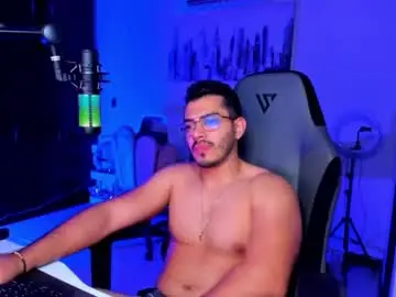 Chaturbate Best live sex cam show of bruno_diaz31