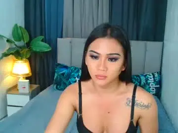 Chaturbate Live Sex Cam of hugeiscomingtoyou