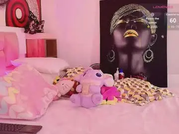 Chaturbate Live Sex Cam of valee_miilk