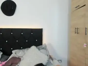 Chaturbate Sex Chat of mia_roux13