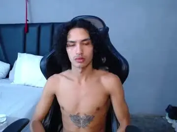 Chaturbate Free Live Porn of tayronx33