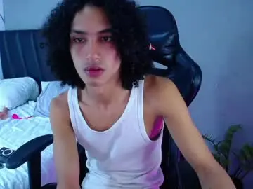 Chaturbate Watch Live Sex Cams of tayronx33