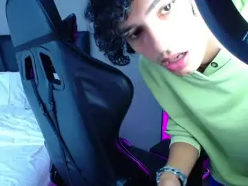 Chaturbate Free Porn Cam of tayronx33