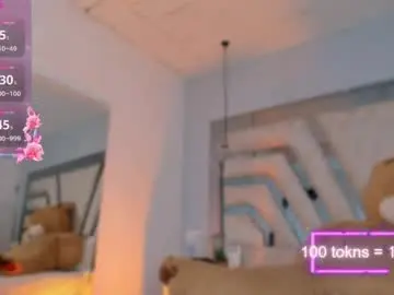 Chaturbate Free Porn Cam of auroraflowers