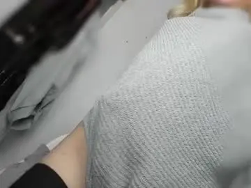 Chaturbate Live Sex Cam of transnextdoor_