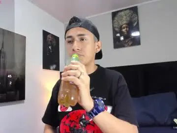 Chaturbate Free Porn Cam of adam_walker_1