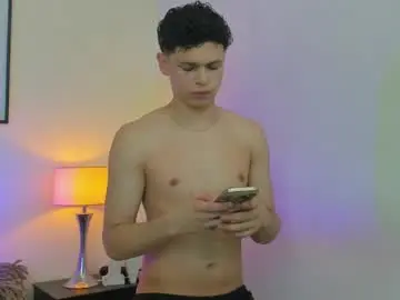 Chaturbate Live Sex Cam of mykelcano