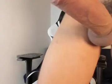 Chaturbate Live Sex Cam of bjonr_haward