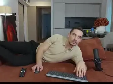 Chaturbate Nude Webcam of mrgreeneyes01