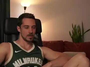 Chaturbate Nude Webcam of mrgreeneyes01