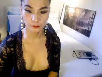 Chaturbate Live Sex Cam of xqueenyasiandomcumx