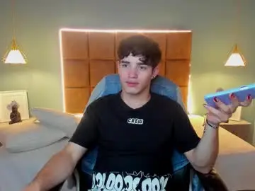 Chaturbate Live Sex Cam of alejootwink