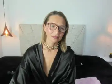 Chaturbate Free Porn Cam of issa_milf__