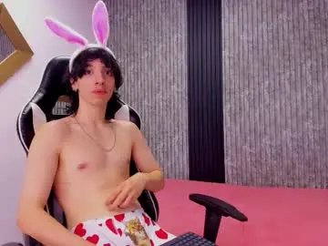 Chaturbate Watch Live Sex Cams of max__hill