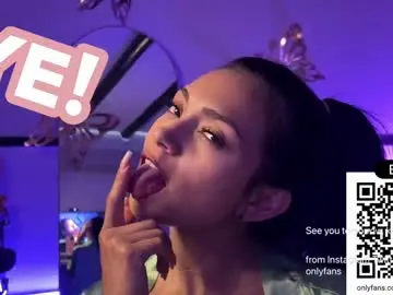 Chaturbate Free Porn Cam of sweet_littleee