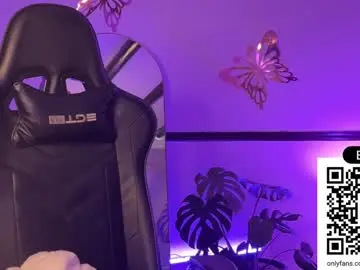 Chaturbate Live Sex Cam of sweet_littleee