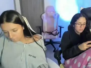 Chaturbate Live Sex Cam of kimmi_foxy