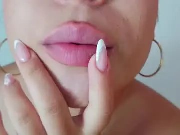 Chaturbate Live Porn of mia_roux1