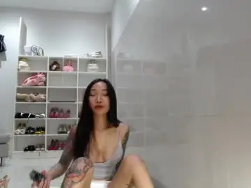 Chaturbate Live Sex Cam of asianqueen93