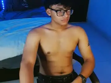 Chaturbate Free Live Porn of mr_yisuz