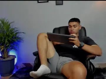 Chaturbate Sex Cam of ronnie_canford