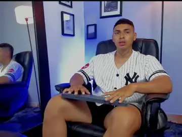 Chaturbate Live Sex Cam of ronnie_canford