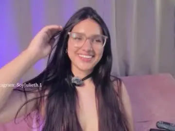 Chaturbate Live Sex Cam of julieth1_