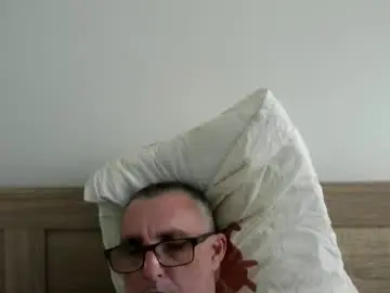 Chaturbate Free Live Porn of ozzie_male77