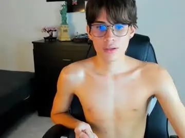 Chaturbate Live Sex Cam of ryan_bronw
