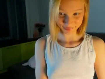 Chaturbate Live Sex Cam of 18kira18