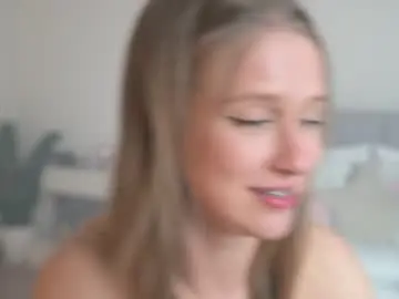 Chaturbate Live Sex Cam of ella_twinkle