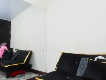 Chaturbate Free Porn Cam of lynn_and_esteban