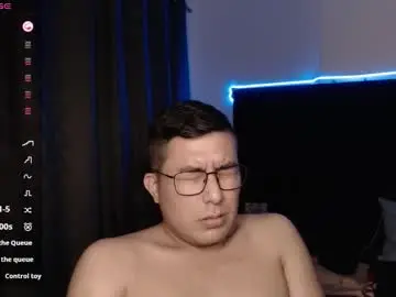 Chaturbate Live Porn of andrewmhilton_