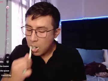 Chaturbate Live Sex Cam of andrewmhilton_