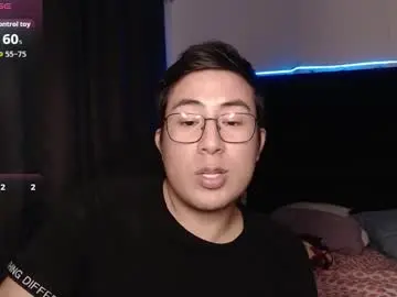 Chaturbate Live Porn of andrewmhilton_