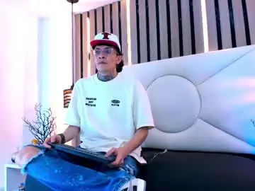 Chaturbate Best live sex cam show of johnsonisaac94_