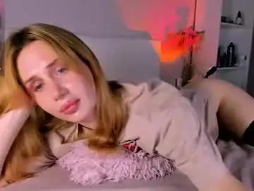Chaturbate Live Sex Cam of kira_sunrise