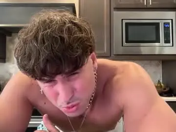 Chaturbate Live Sex Cam of hungkingg22