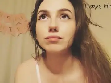 Chaturbate Live Sex Cam of shypeachmaru